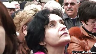 متعرج مترجم سكس اجنبي الجمال الياباني اكاني أوزورا يتلقى لطيفة بالإصبع