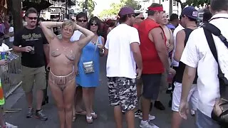 سمراء هوتي أدي العرعر مقاطع سكس اجنبية مترجمة يحصل لها على نحو سلس الداعر مارس الجنس مش و اسلوب هزلي