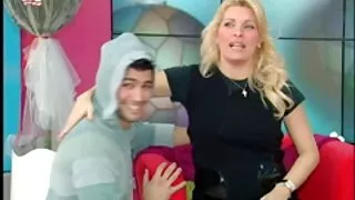 شارع وقحة يعطي اللسان إلى واحد غريب الرجل سكس اجنبي مترجم الى العربي في مرحاض عام